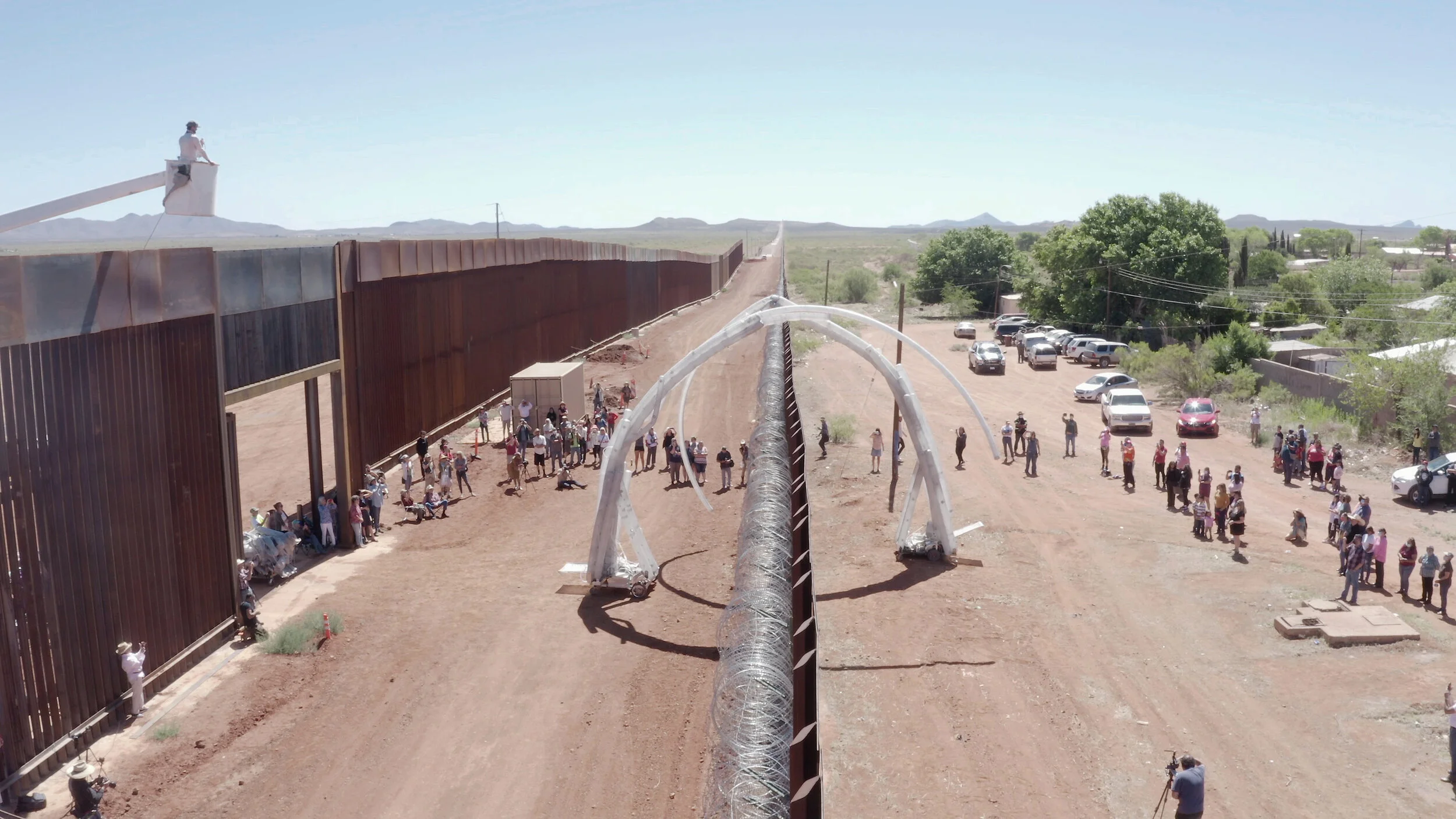 Border Crossers — Chico MacMurtrie
